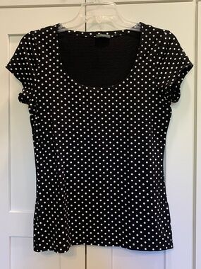 TRICOTTO Black And White Polka Dot Top Scoop Neck Short Sleeves Fitted Stretches